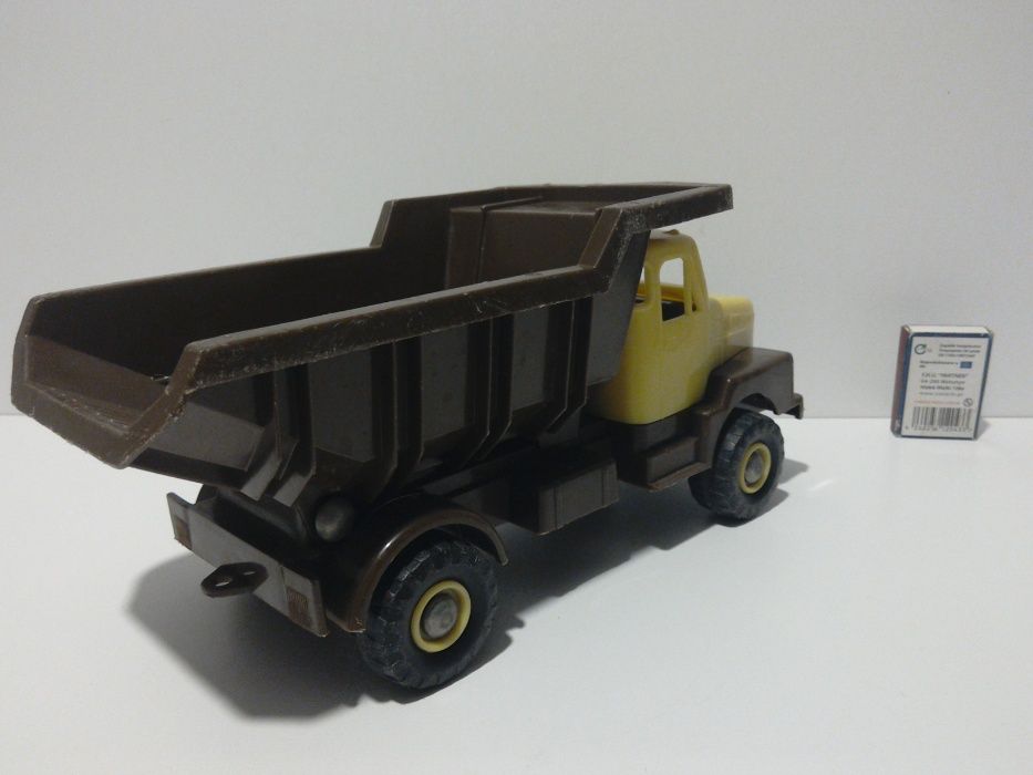 stara zabawka PRL wywrotka Volvo jak Kraz Ził stare zabawki czz retro