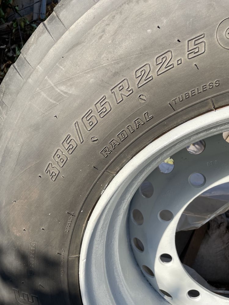 запаска колесо 385 65 22.5 вантажне Bridgestone бомба