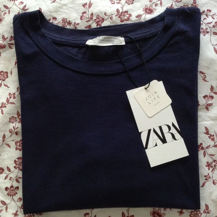 Camisola básica azul escura zara com etiqueta