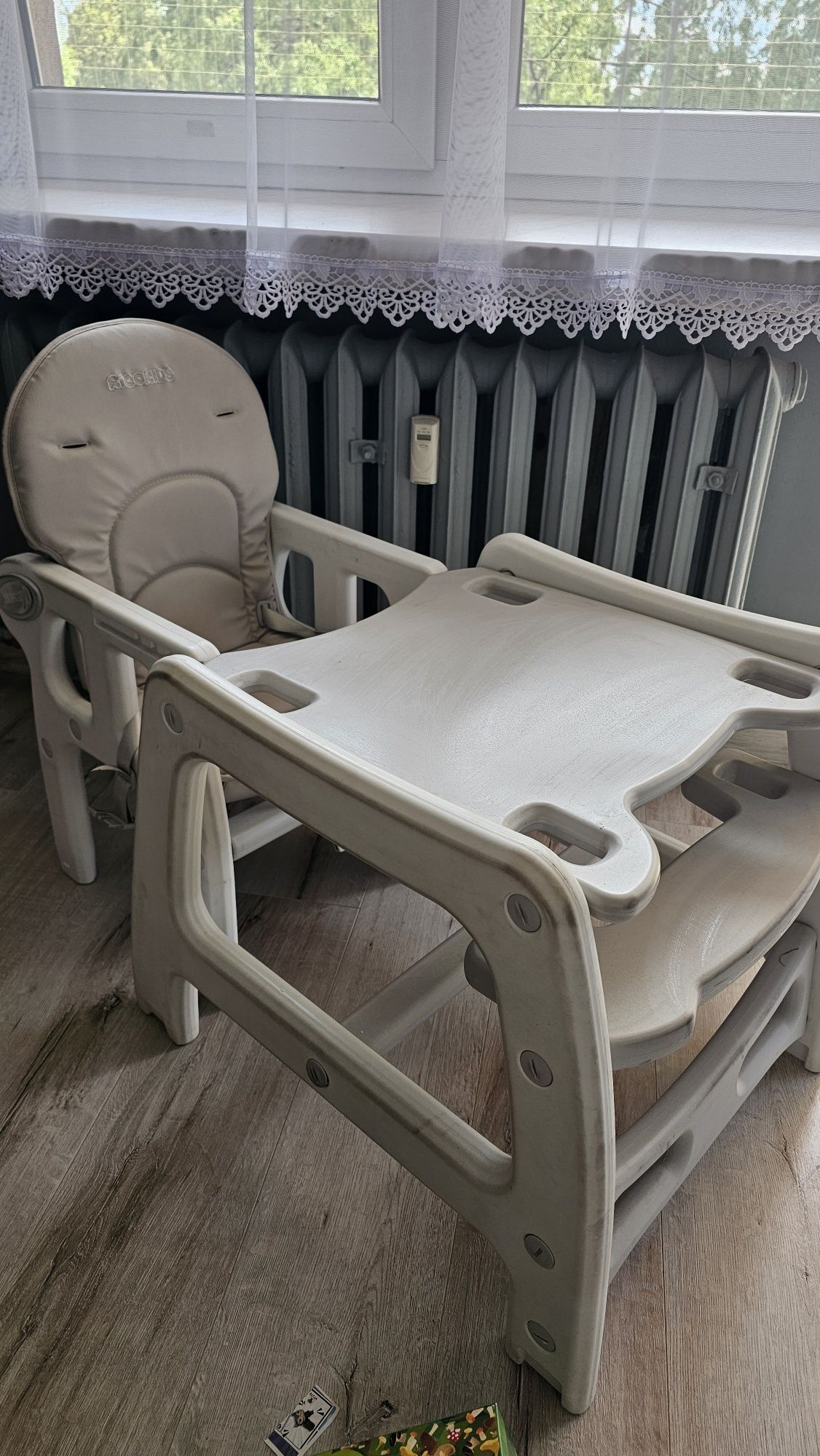 Krzesełko do karmienia / stolik dla dziecka