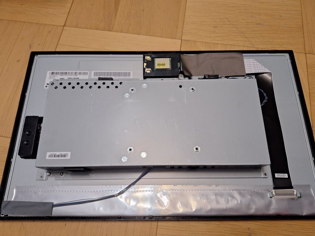 Monitor LG 22S M3G uszkodzony