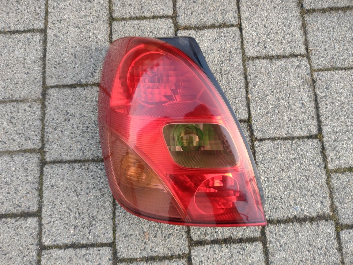 Toyota Corolla Verso 01-04 - Lampa tył tylna lewa kpl. EUR