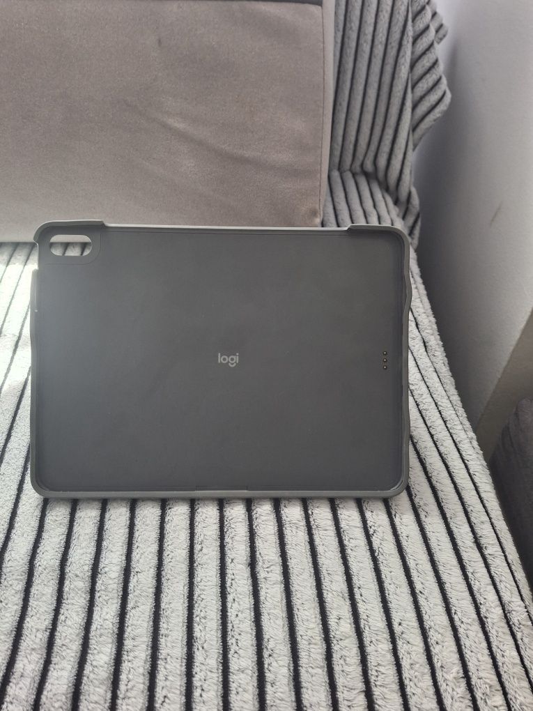 Sprzedam klawiaturę z etui Logitech Combo Touch M/N :YU0048 11" cali