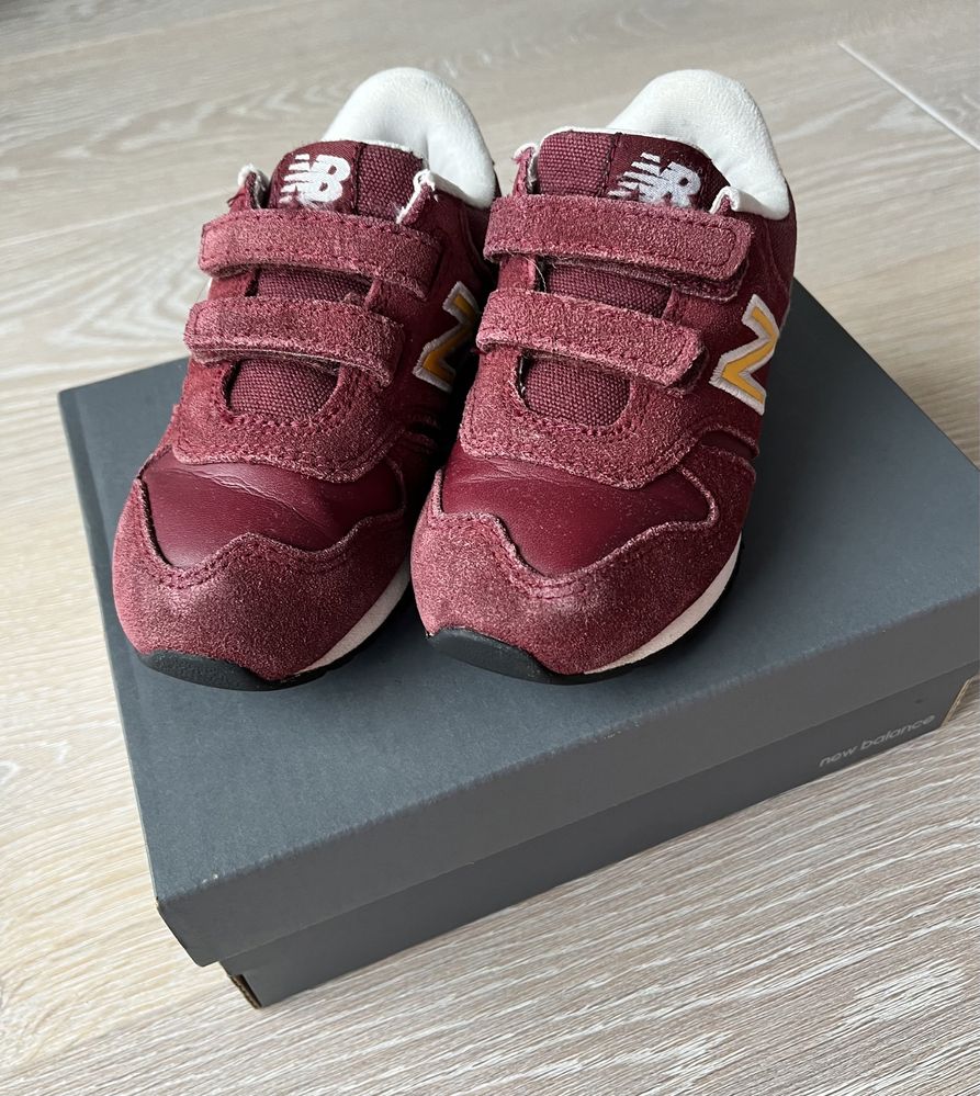 Buty dziecięce New Balance rozmiar 25,5