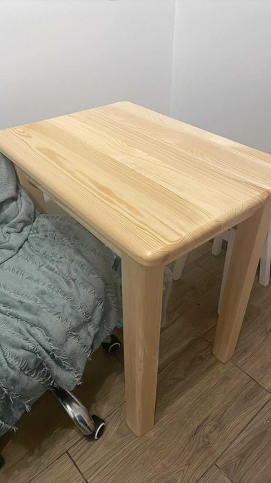 Stół kuchenny do kuchni salonu drewniany sosnowy KOLOR SOSNA 70x50 cm