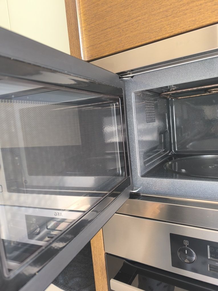 Microondas de encastre Ariston-hotpoint