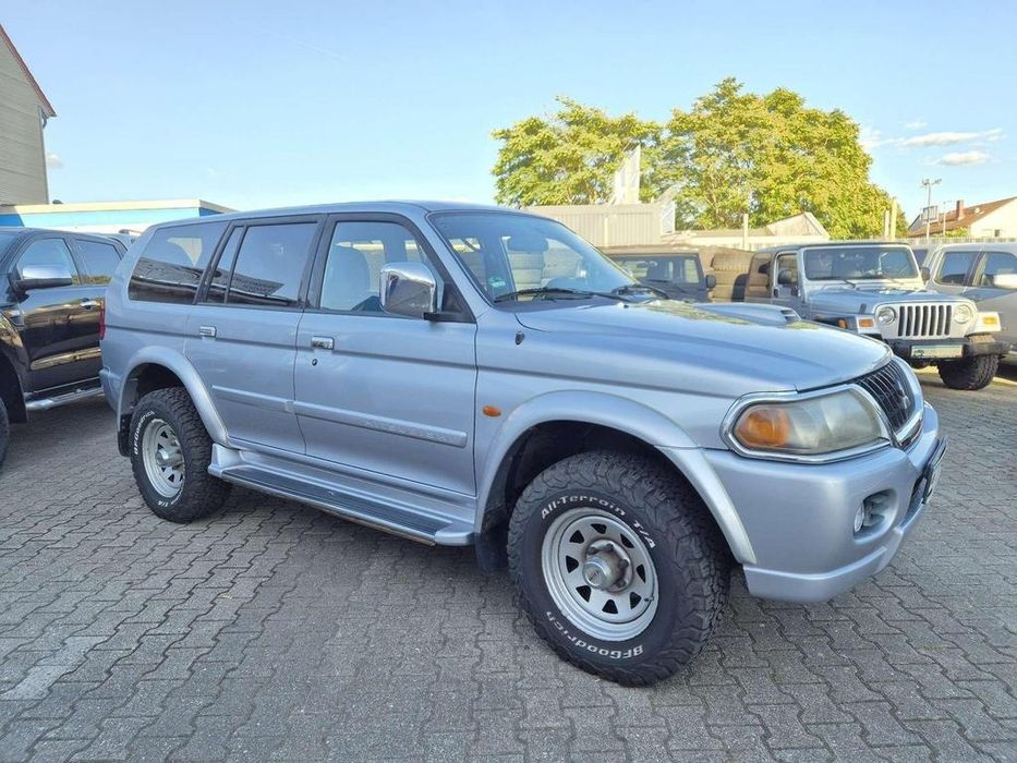 Mitsubishi Pajero Sport 2004 року, 2.4 дизель, механіка