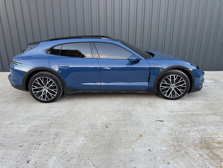 Porsche Taycan Cross Turismo
