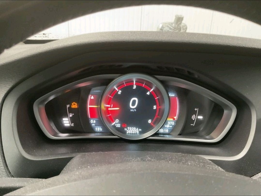 Volvo V40 D4 2014r Manual