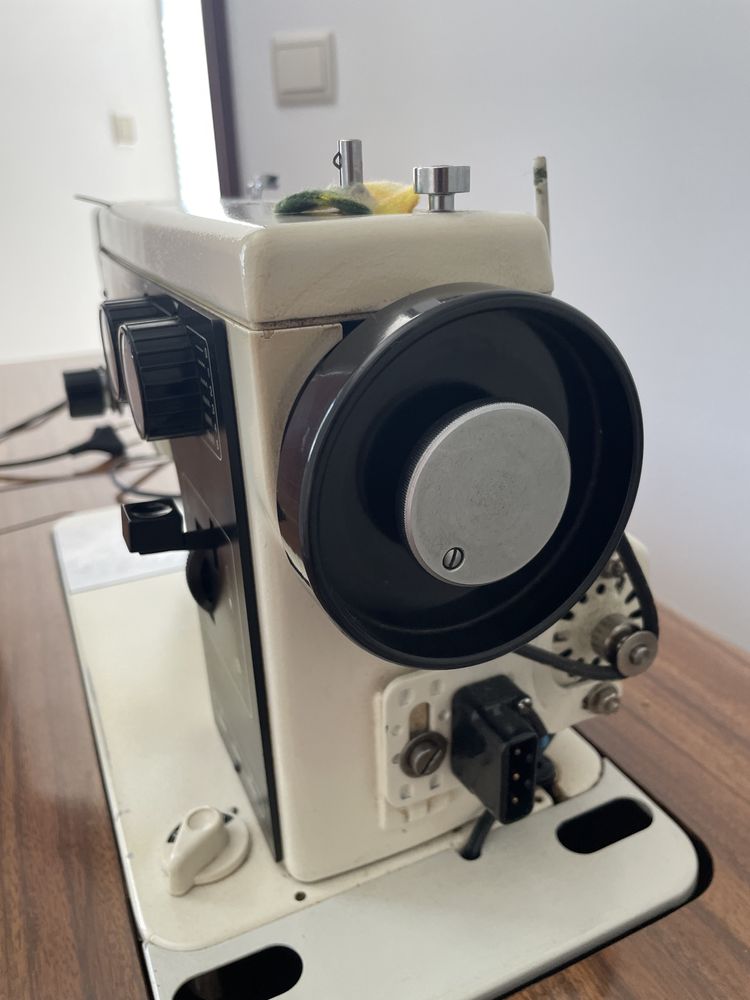 Maquina de Costura PFAFF 210 - Com Movel - Sem Avarias - Vintage