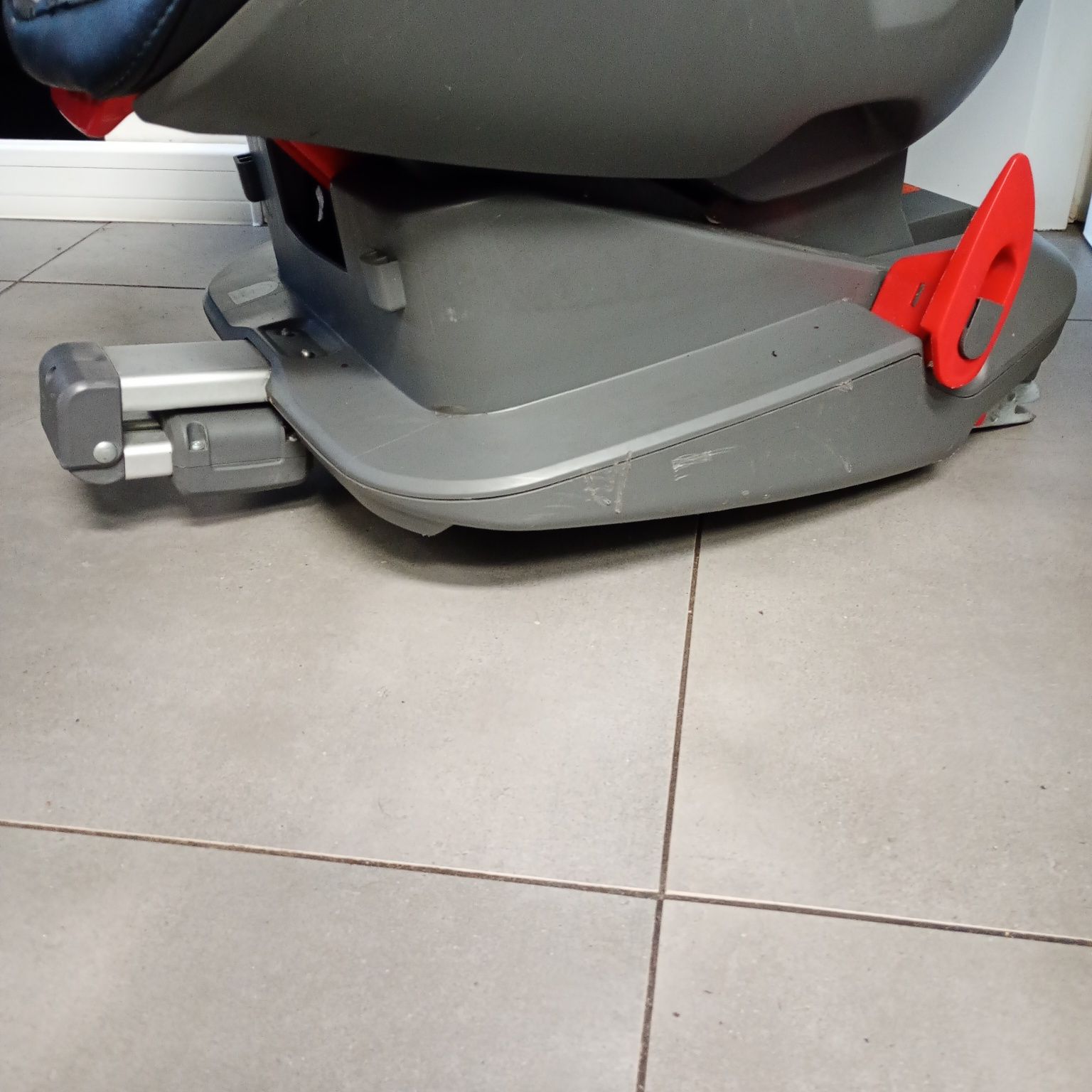 Fotelik samochodowy z bazą ISOFIX