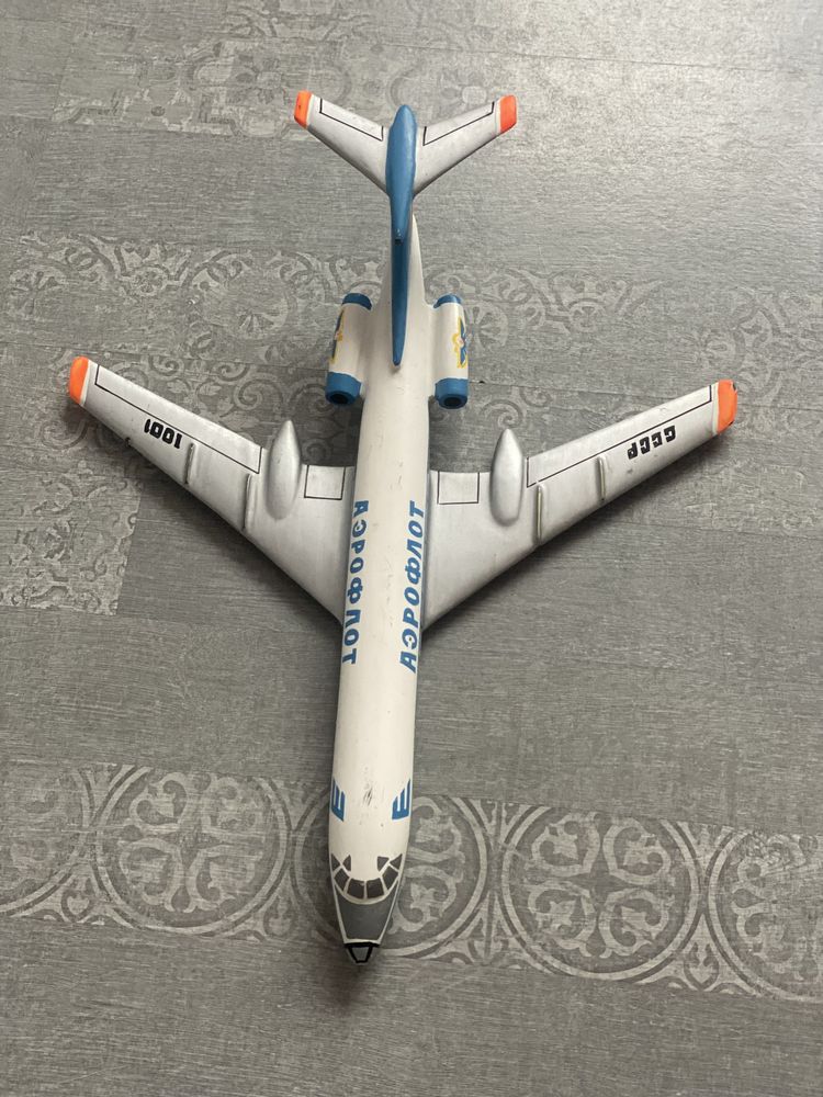 Модель самолета ТУ-134 цена договорная