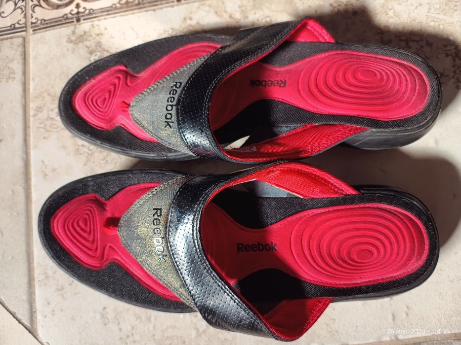 Шльопанці Reebok , в'єтнамки