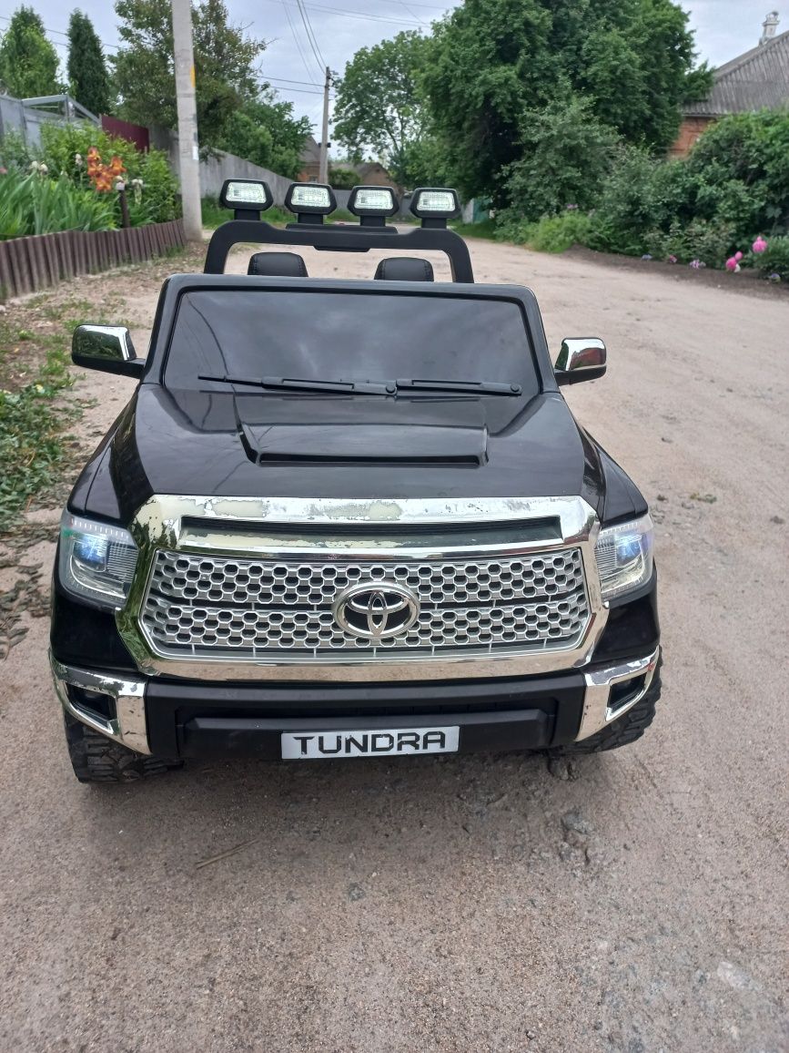 Продам машину дитячу на акумуляторі