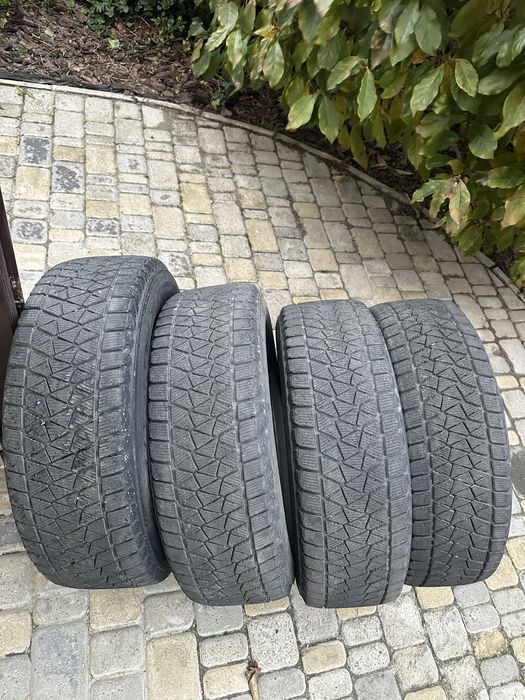 Bridgestone blizzak 215/65/16