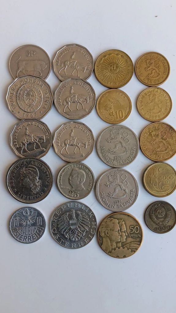 Lote com  20 moedas diversas.