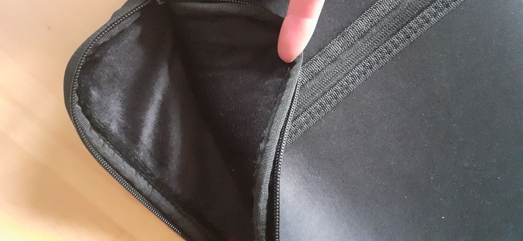 Etui na dużego laptopa