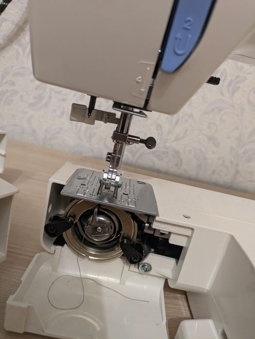 Janome Top 14 швейна машина б/у в хорошому стані