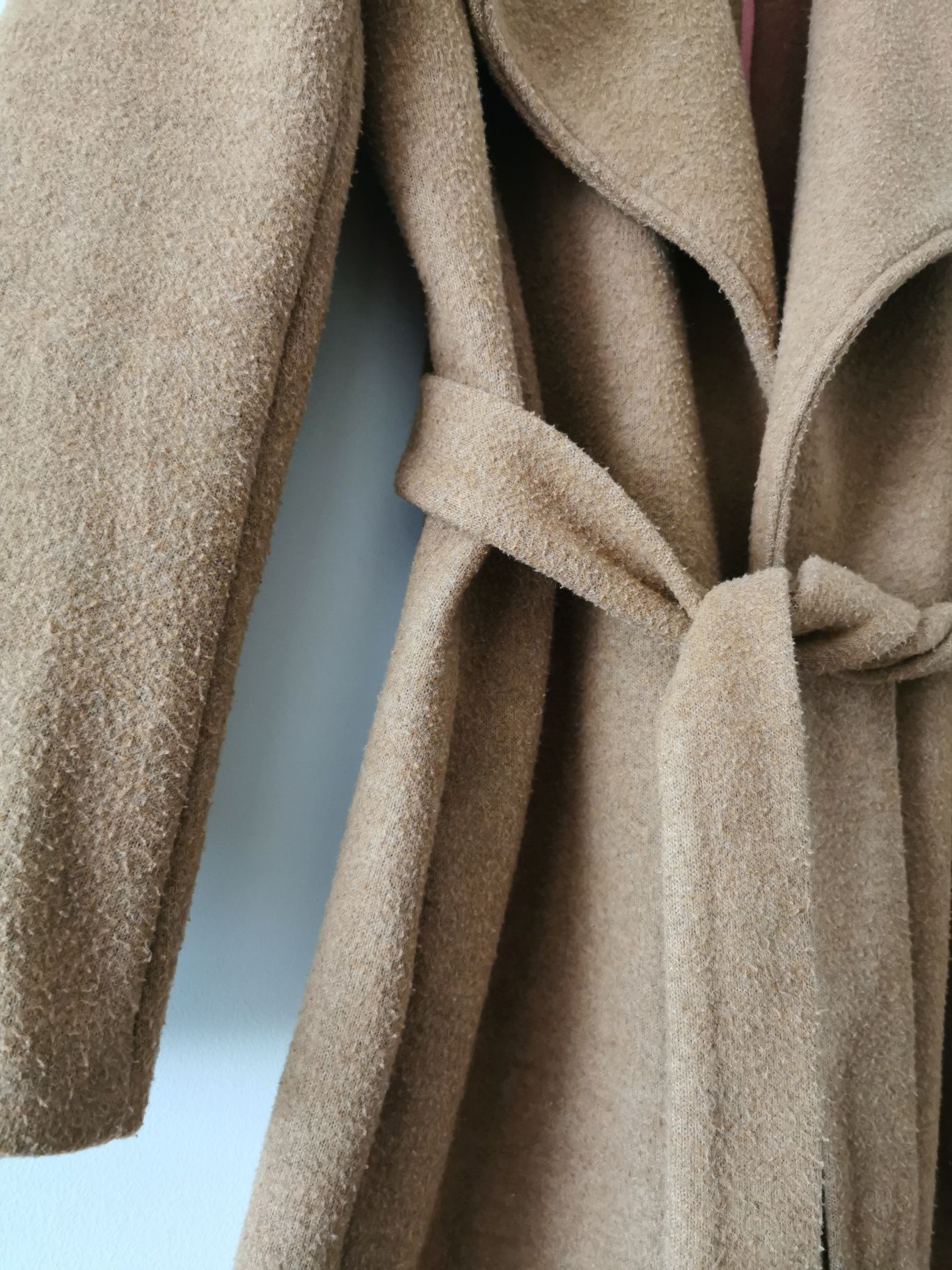 Camelowy płaszcz szlafrokowy przejściowy wiązany S Tally Weijl