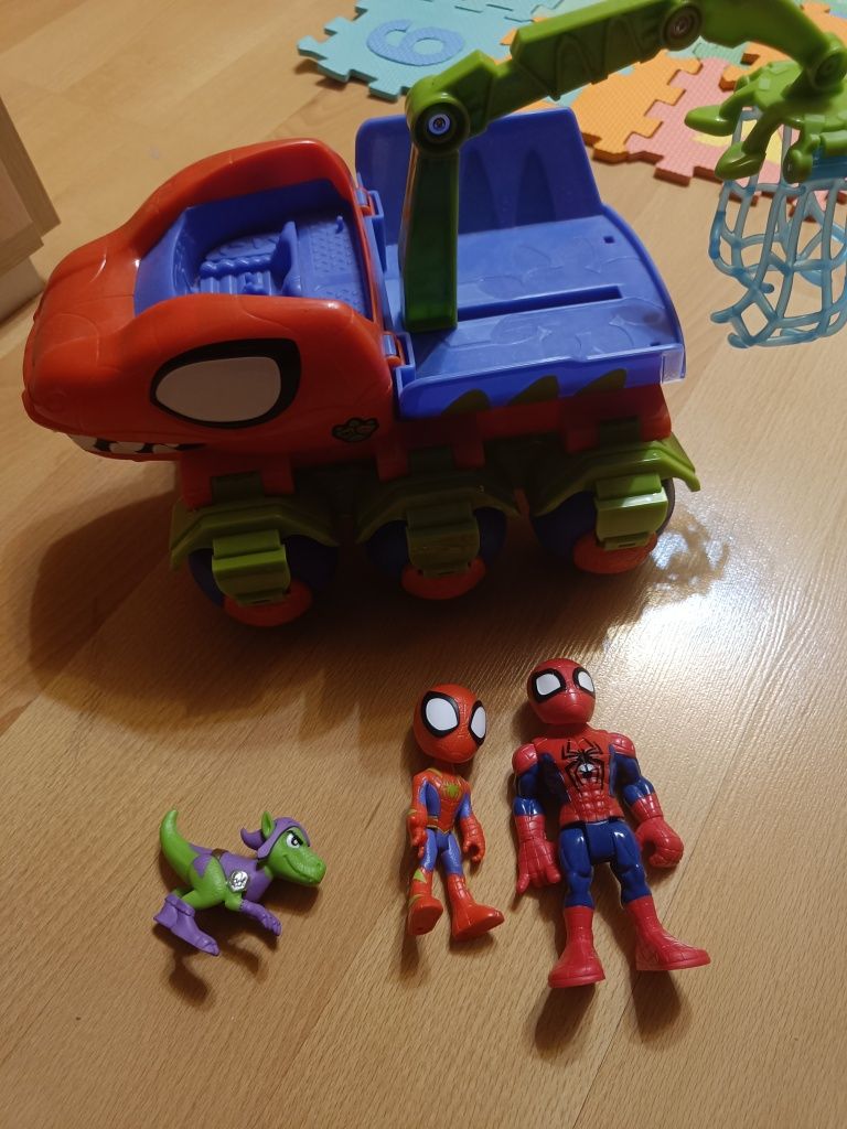 Spidey i super kumple dinozaur