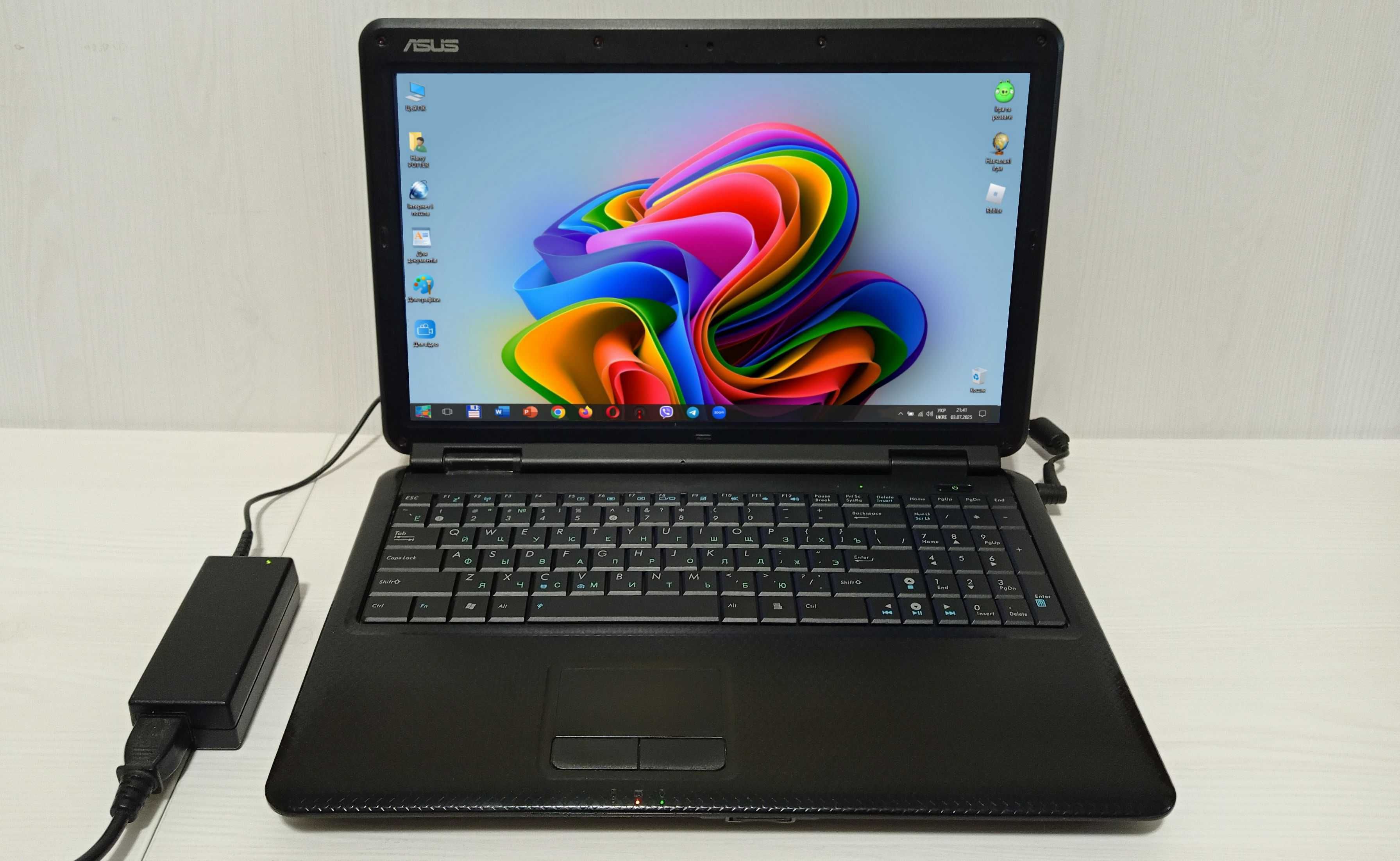 Нормальний ноут ASUS P50IJ для роботи, навчання і розваг