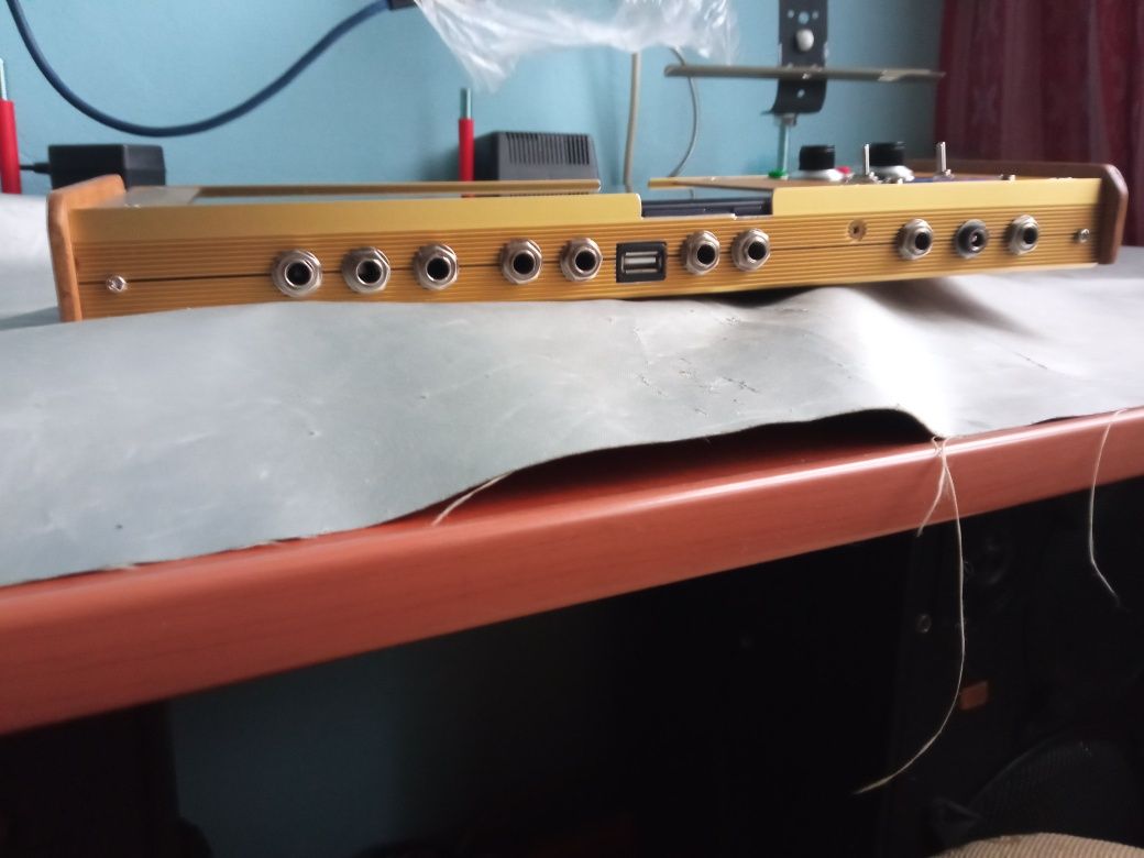 MIDI player, MP3, waw. i inne pliki.