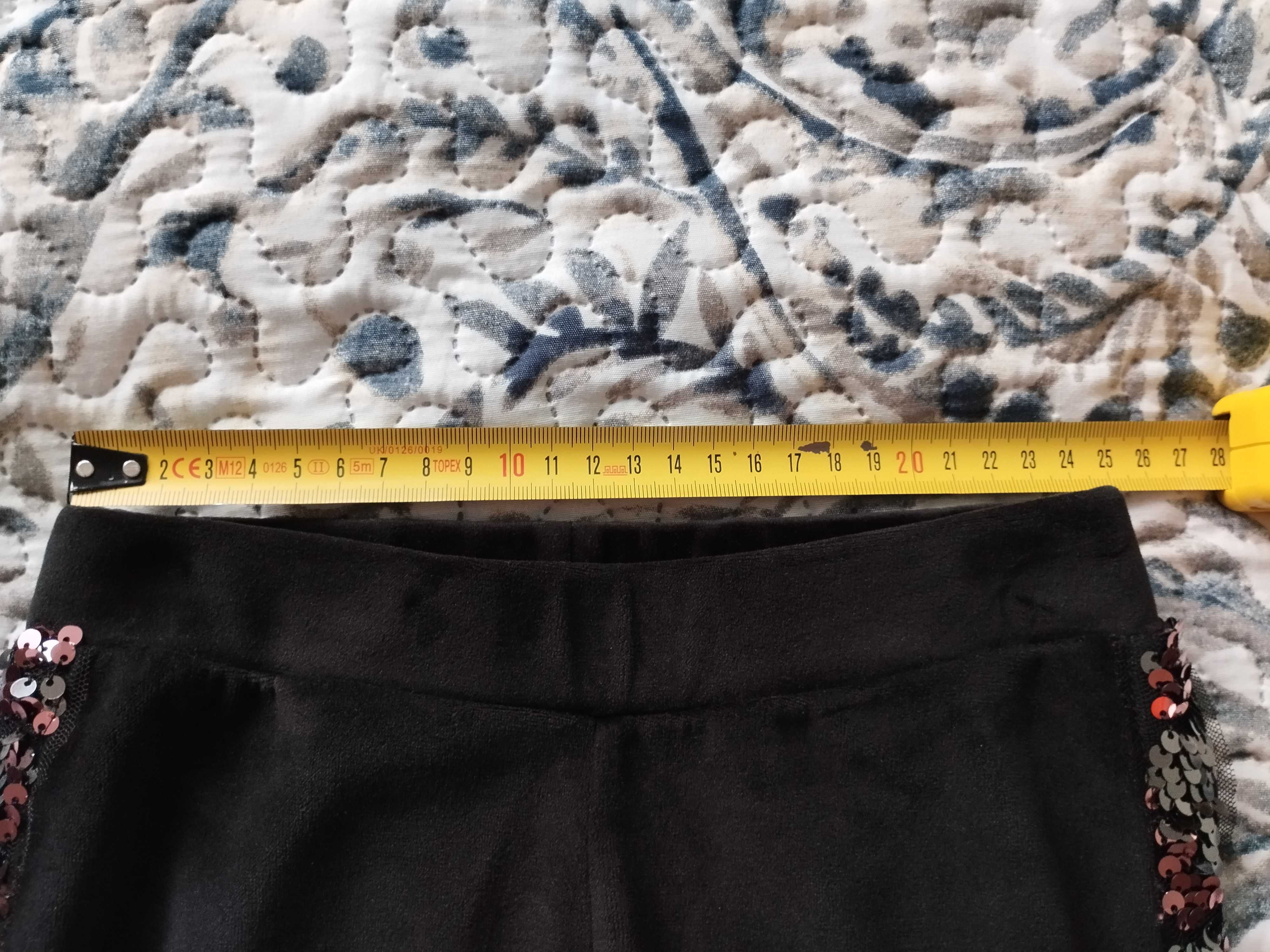 Spodnie/Dres z cekinami r. 116, stan bardzo dobry