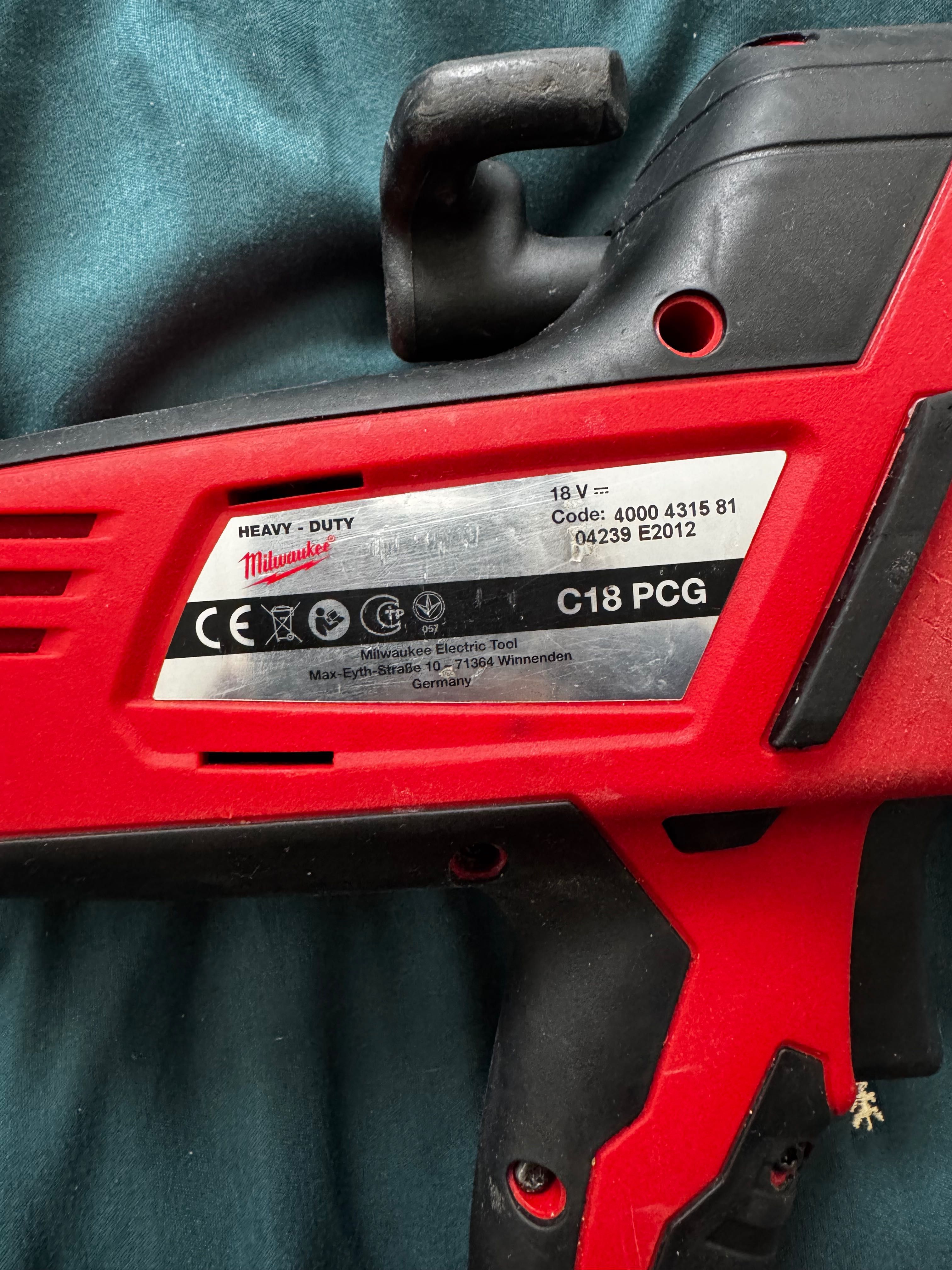 Pistolet do kleju ( silikonu ) Milwaukee m18 c18pcg