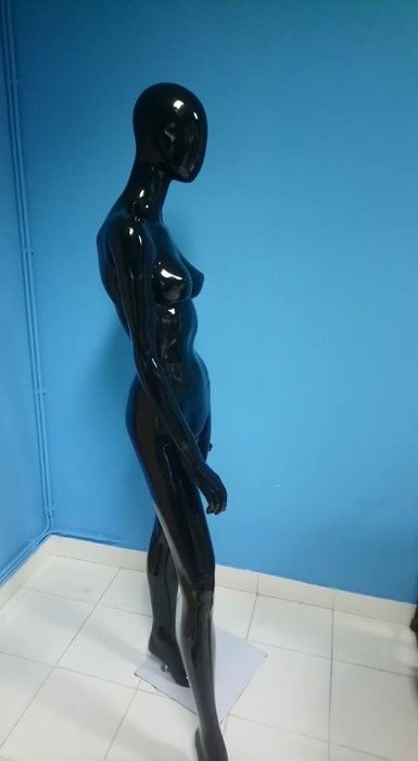 Manequim de Exposição Feminino ( Cor Preto ) Excelente para Decoração.