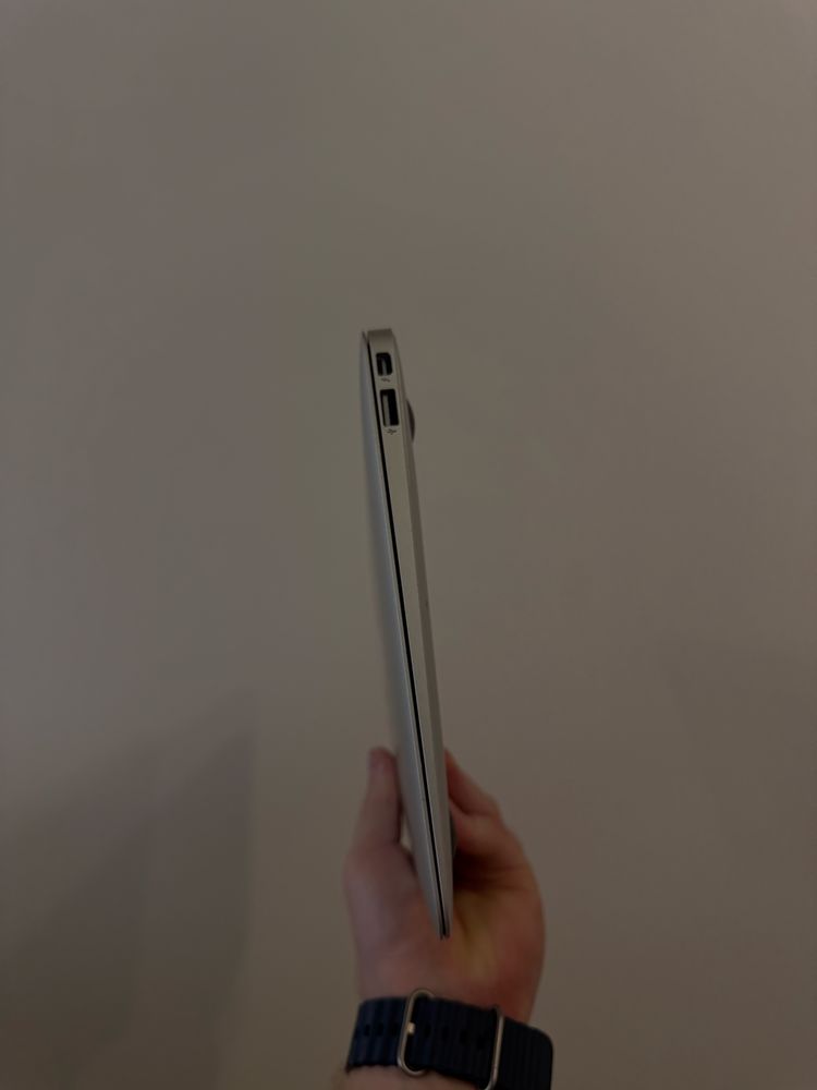 Apple MacBook Air 11 у відміному стані