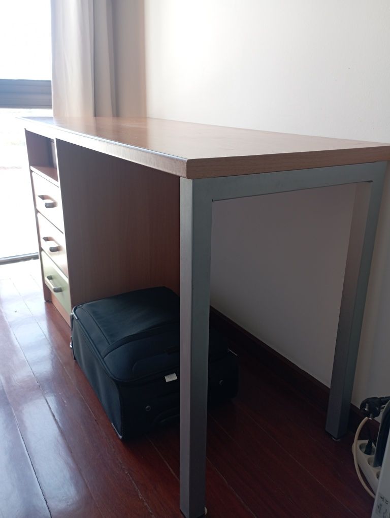 Estante + secretária de quarto