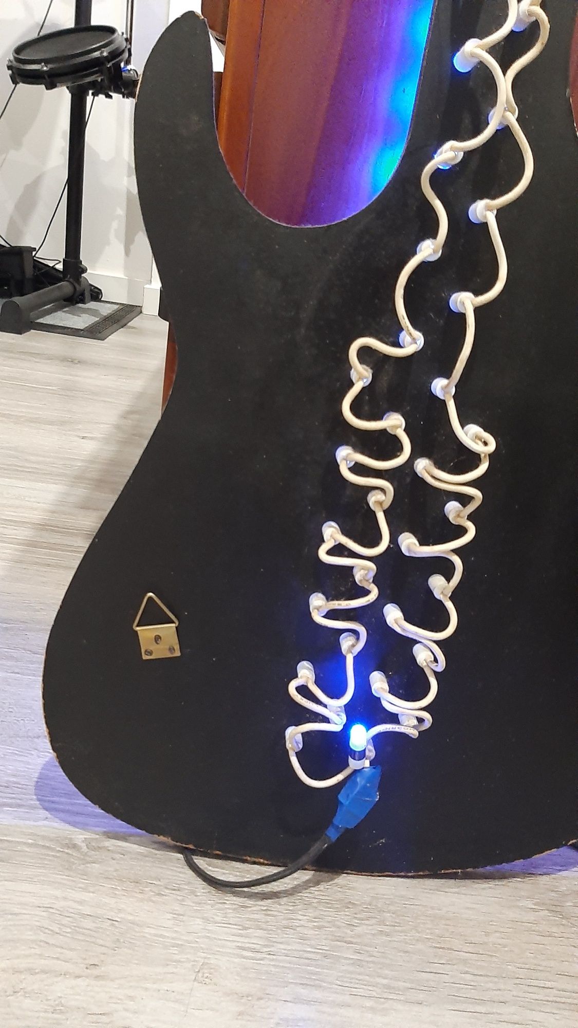 Guitarra decorativa com luz