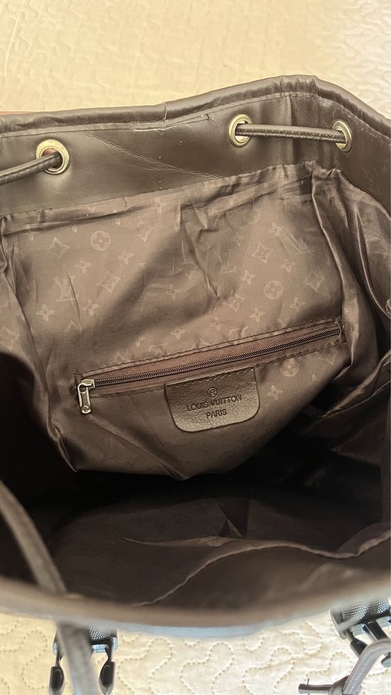 Mochilas Gucci e Louis Vuitton