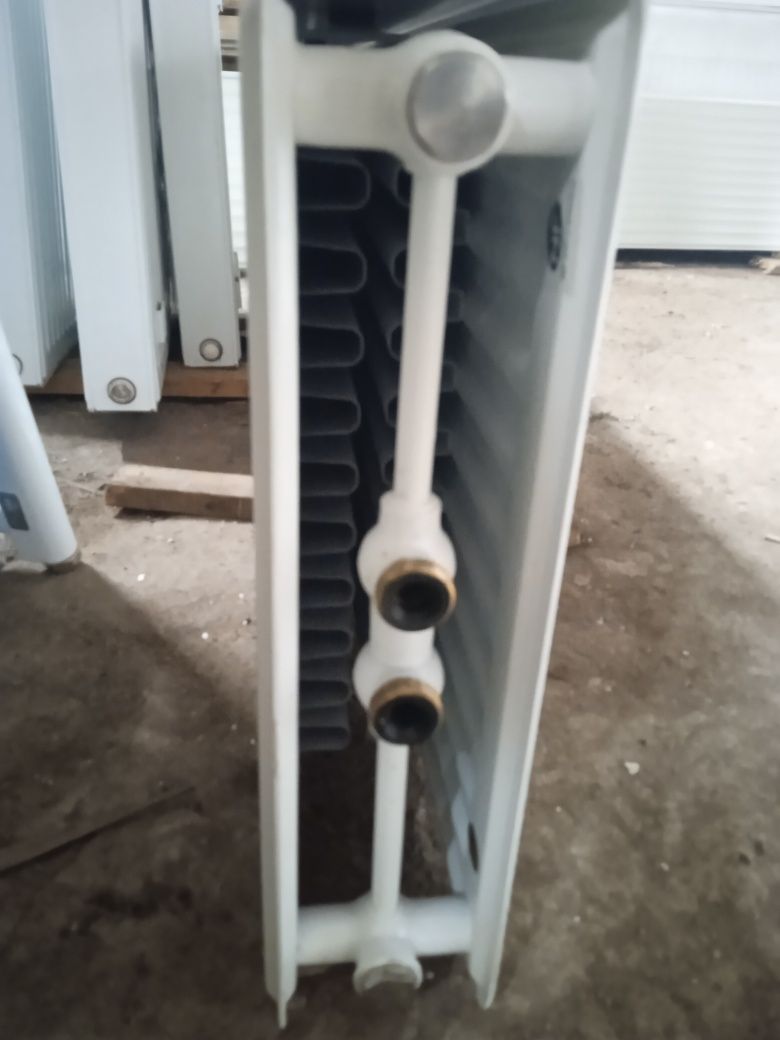 Grzejnik pionowy 220x45