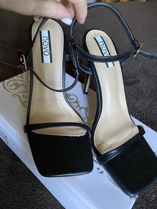 Босоножки на каблуке. Женская обувь.