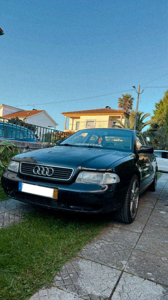 Vendo Audi A4 Com bastante Material