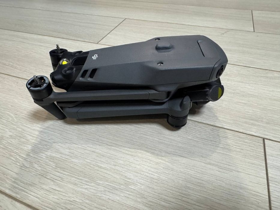 В наявності Mavic 3t комплект