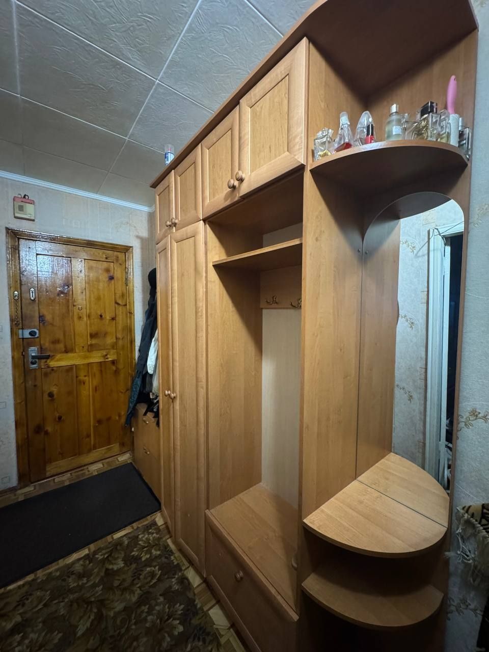 Прихожка,колір вільха, стан ідеальний.Цііна 4000 грн,торг.