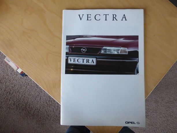 Niemiecki prospekt Opel Vectra z 1992 roku