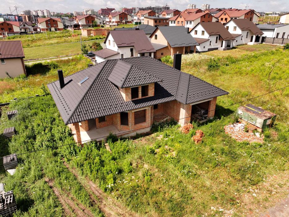 Продам будинок з ділянкою 9 сот в Рівному, р-н Райський сад