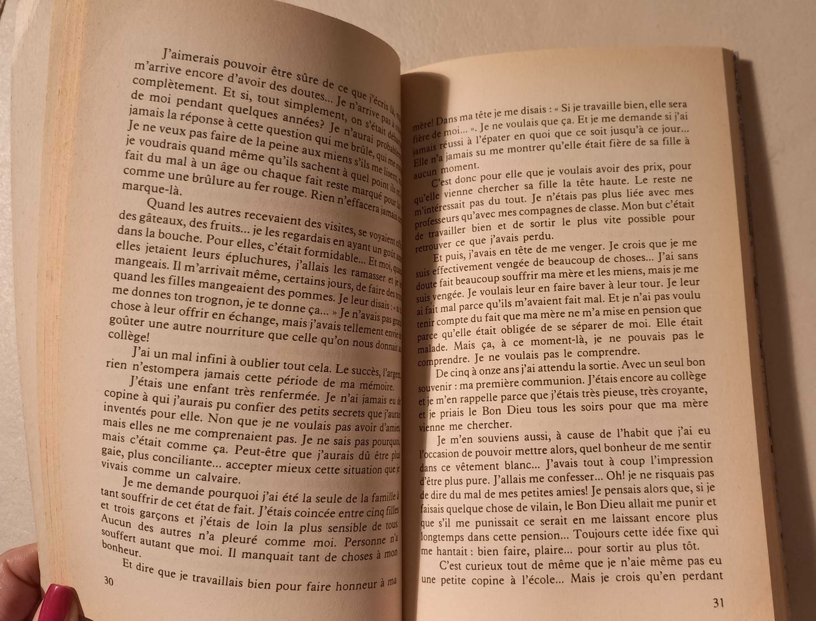 Linda de Suza la valise en carton livro
