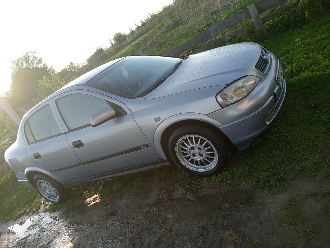 Opel astra 2000 рік