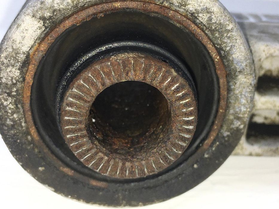 Подушка двигуна передня KIA CARENS 2012-2019 21950-A4400