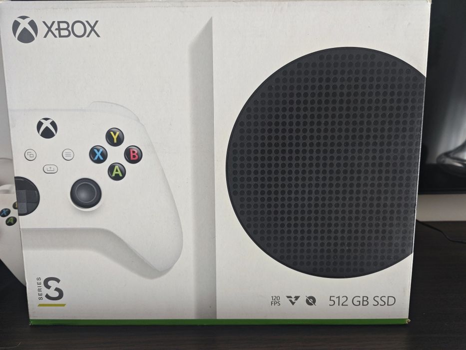 Xbox Series S 512Gb com 2 comandos baterias e carregador.