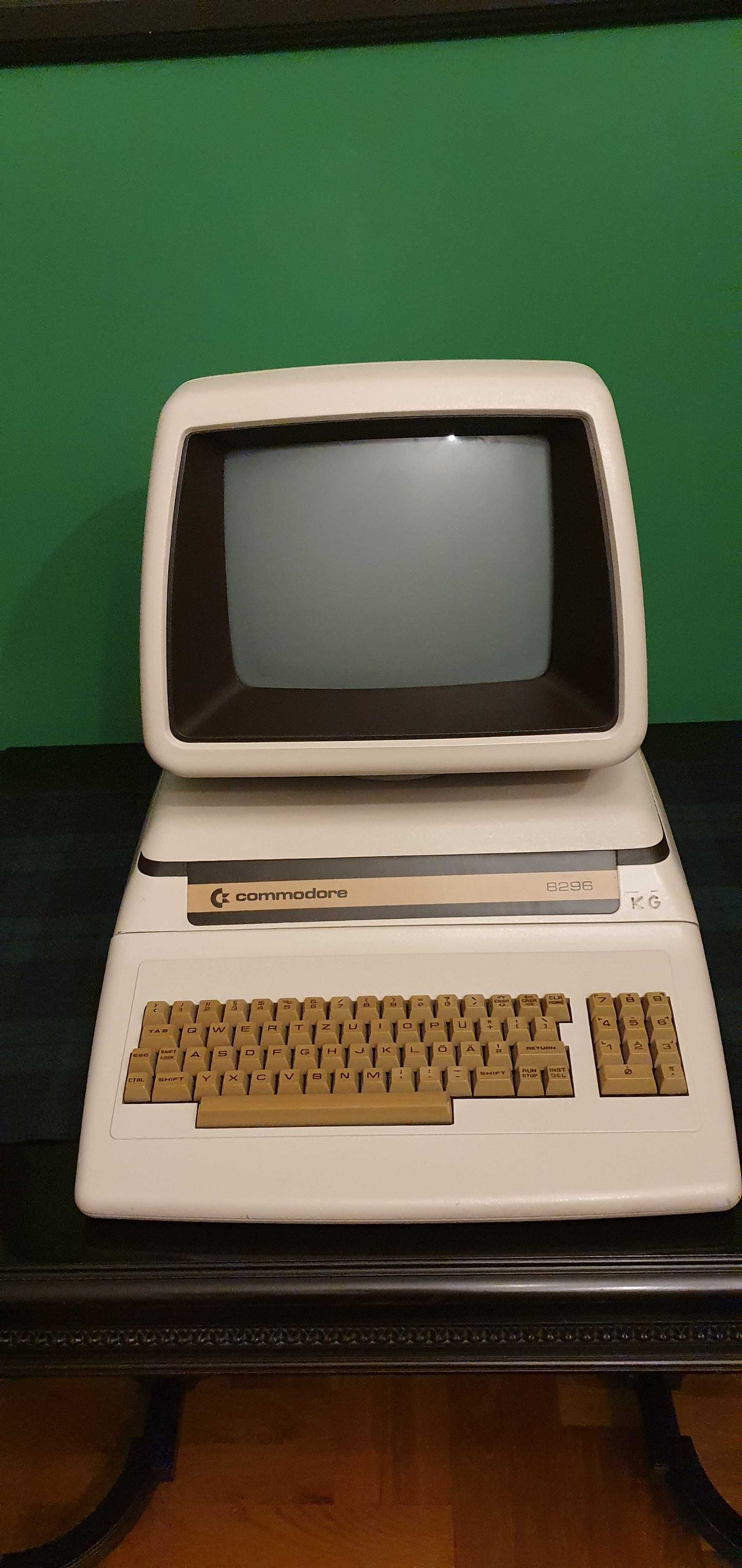 Sprzedam komputer COMMODORE 8296 kolekcjonerski klasyk !!!