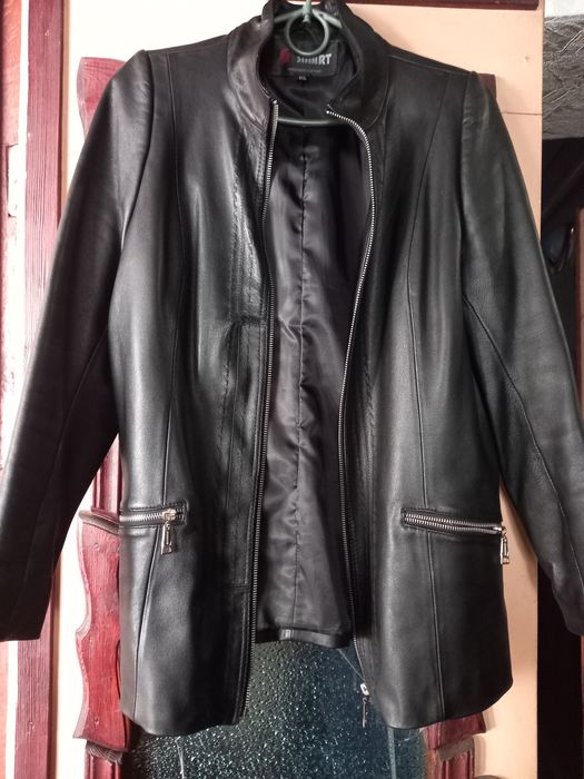 Шкіряна куртка жіноча