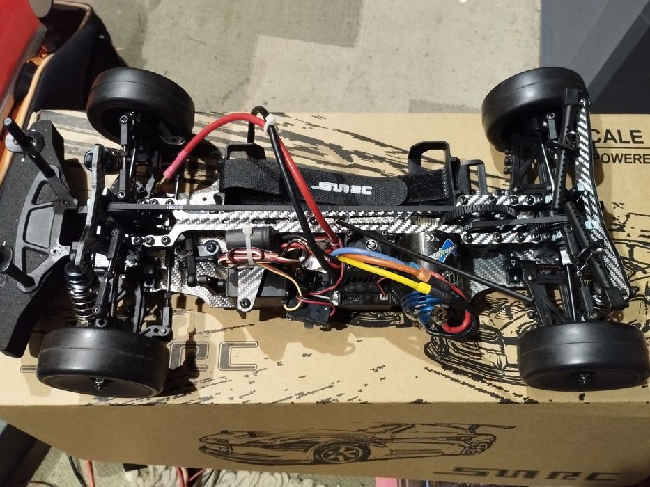 Carro RC 1/10 elétrico - SNRC R2 + Rádio Absima