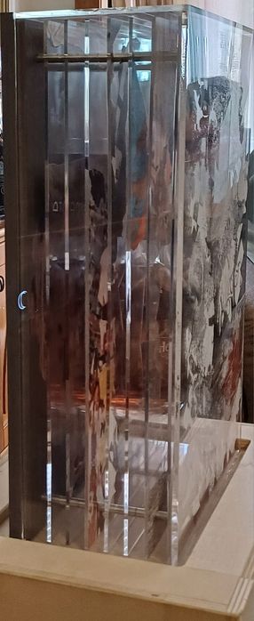 VHILS Alexandre Farto  Caixa multidimensional em resina  "Hennessy"