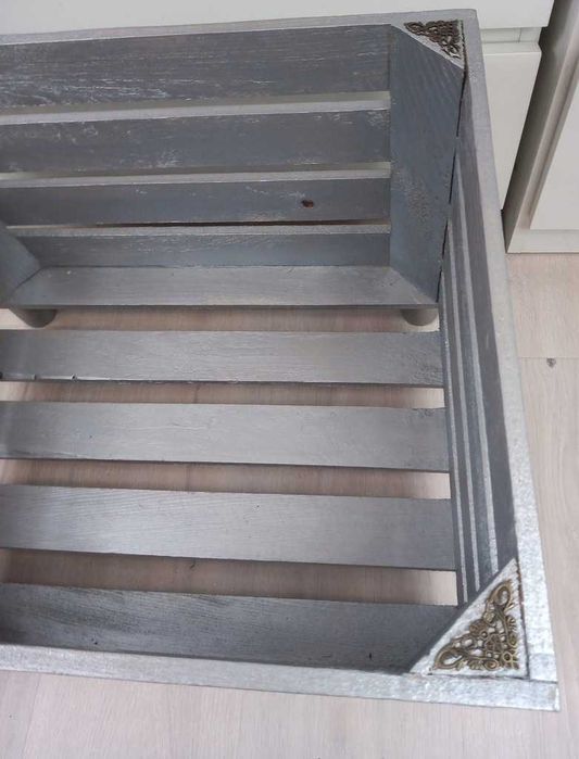 Skrzynka drewniana srebrna dekoracyjna na nóżkach dom salon