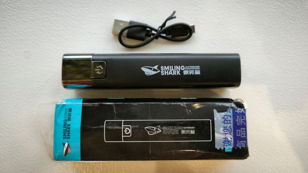 Акумуляторний фонарь з функцією зарядки Smiling Shark